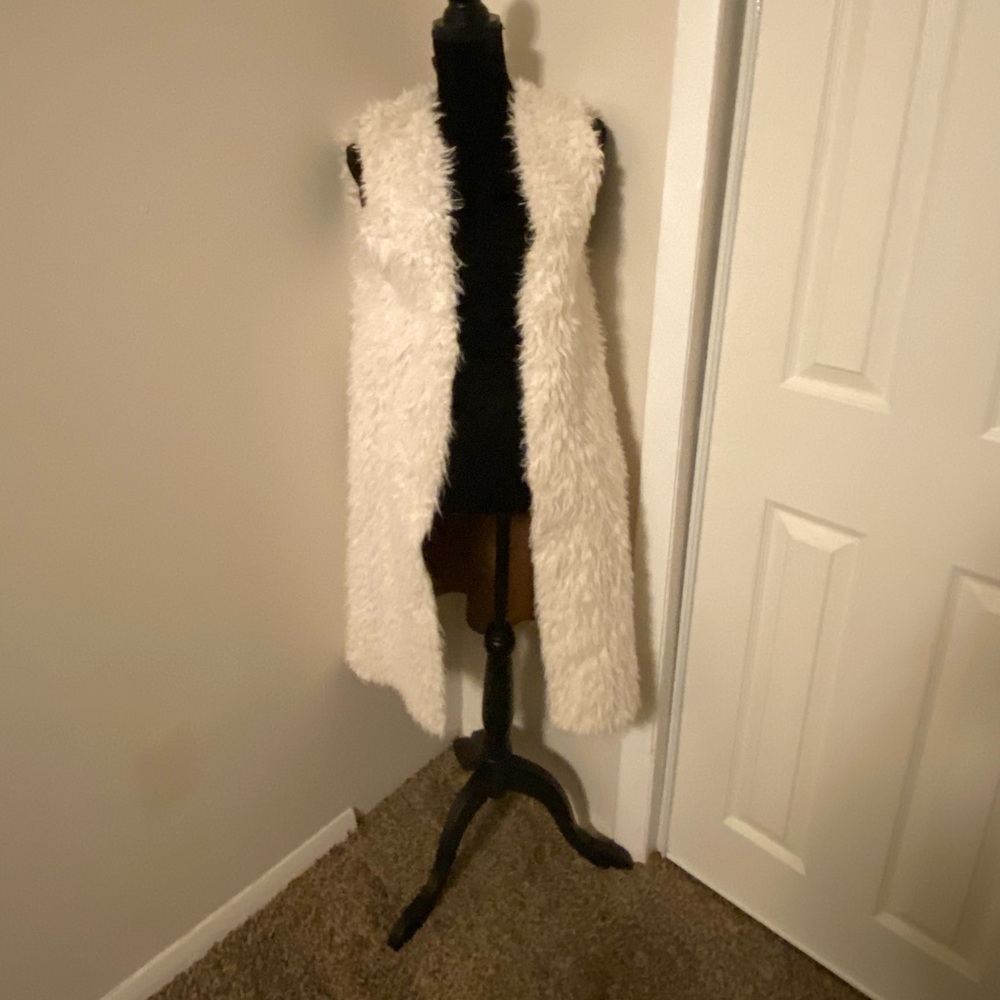 Me Jane faux fur long vest